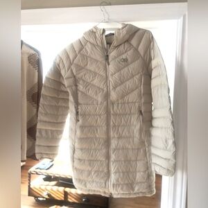 Outdoor research Transcendent Down Parka
Women’s Medium
Oyster colour